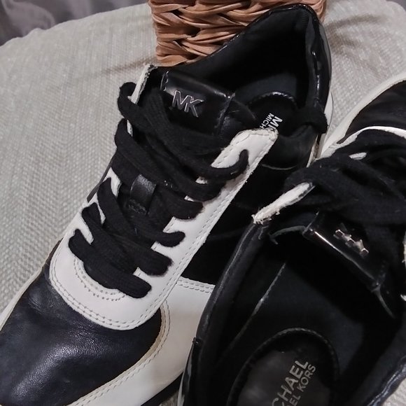 MICHAEL Michael Kors leather black and white  Allie Trainer size 6M - Picture 6 of 14